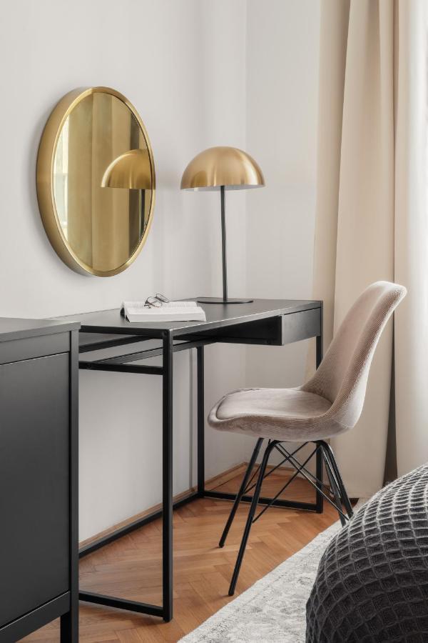 Days - Glamorous W Balcony Near Vltava River Appartement